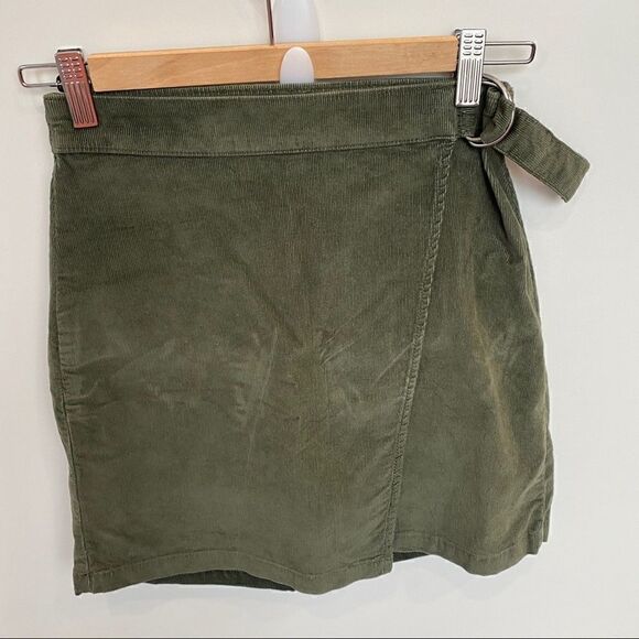 NWT Hollister Ultra High Rise Corduroy Mini Skirt - Picture 2 of 7